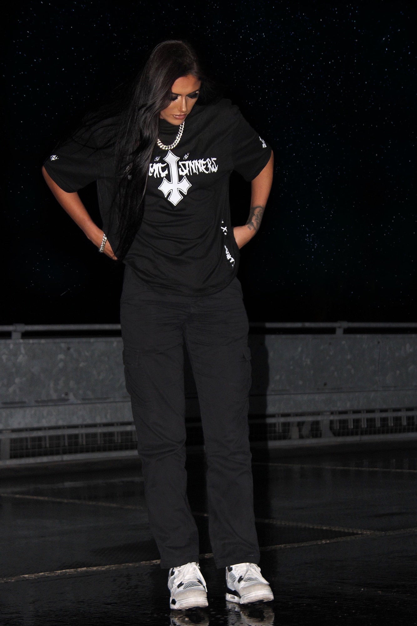 OWN THE STARS - BLACK OVERSIZED T-SHIRT